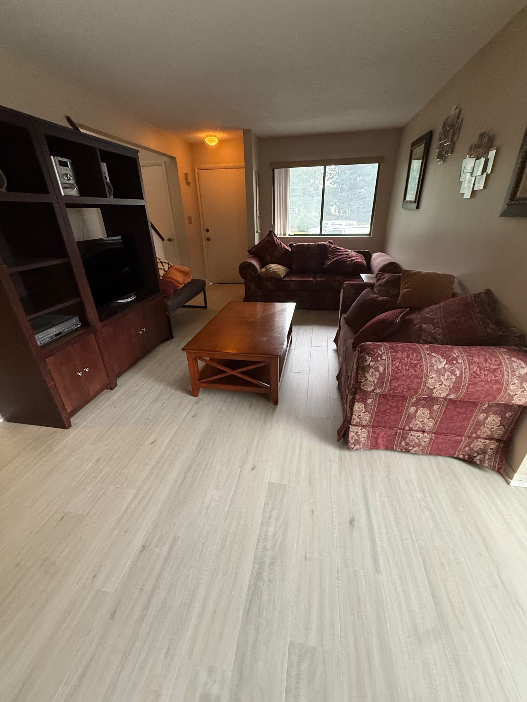 Karndean Cotton Oak locking LVP in a Newington living room viewed toward the front entry and window